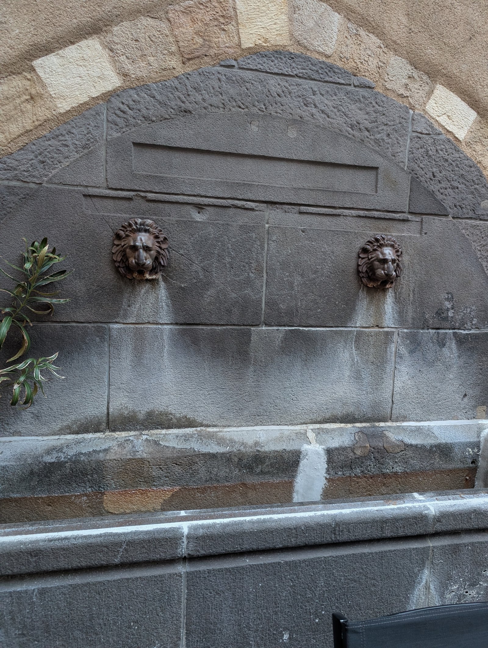 De leeuwenfontein, Place Saint-Pierre Montluçon